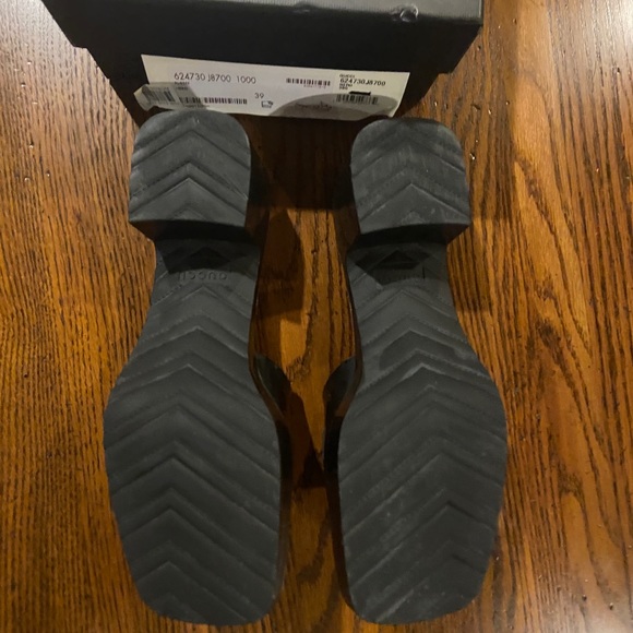 GUCCI WOMEN’S RUBBER SLIDE SANDAL - Picture 4 of 4